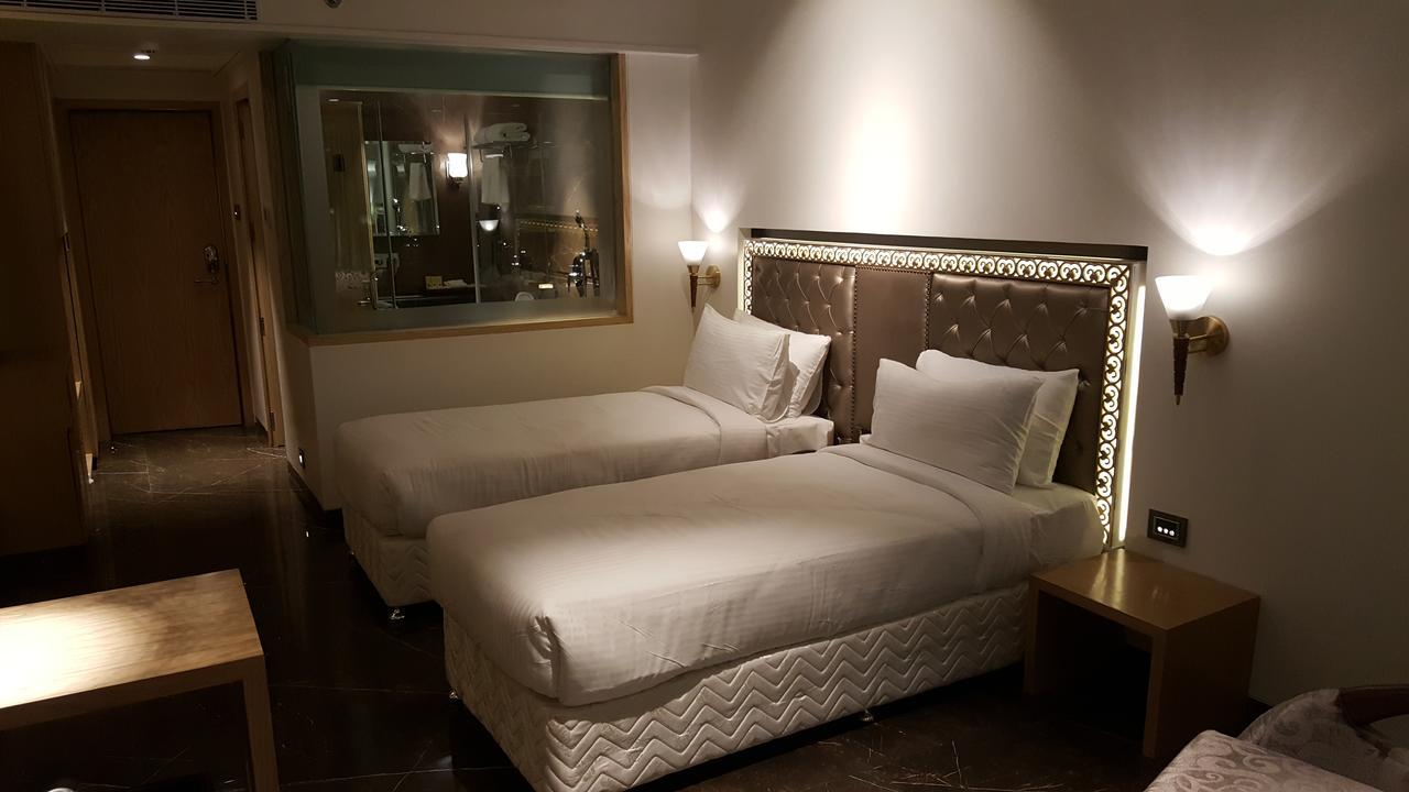 Hotel Peninsula Redpine Mumbai Dış mekan fotoğraf