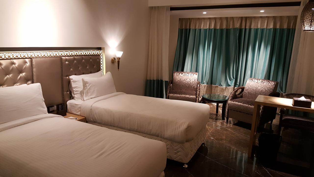 Hotel Peninsula Redpine Mumbai Dış mekan fotoğraf